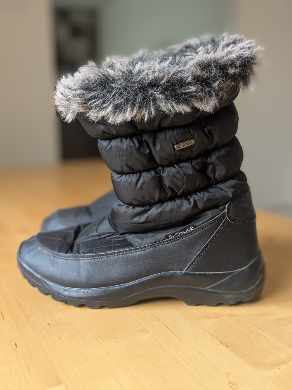 Chute Black Faux-Fur Cuff Insulated Winter Boots Size 8